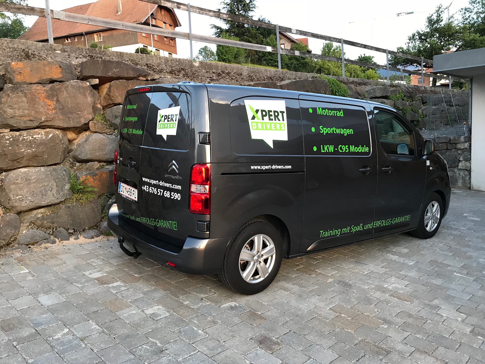 Werbung auf dem Auto in Dornbirnin Vorarlberg